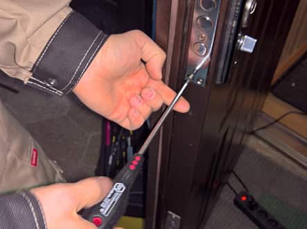 Замена дверной ручки